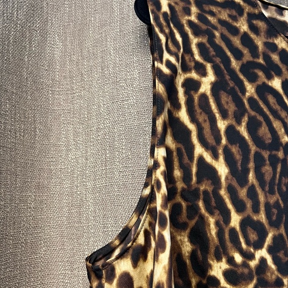Lauren Ralph Lauren–animal print, tank, shell, sleeveless, split back-Size XL - Picture 6 of 7